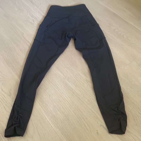 LuLu Lemon Leggings - Picture 2 of 3